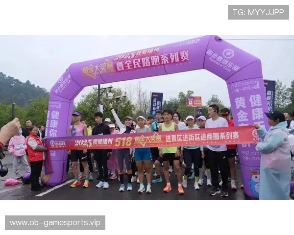 带孩子一起挑战欢乐跑 周霞轻松跨越迁马终点展现非凡风采 带孩子一起挑战欢乐跑 周霞轻松跨越迁马终点展现非凡风采